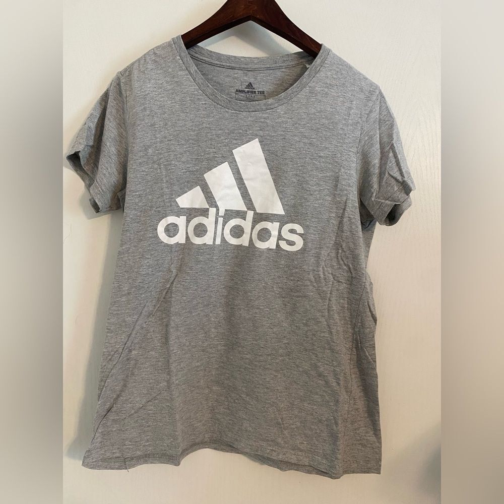 Adidas T- shirt | Color: Gray and White  | Size : Medium |
